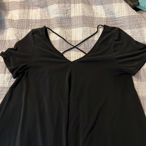 Black v-neck - Picture 1 of 2